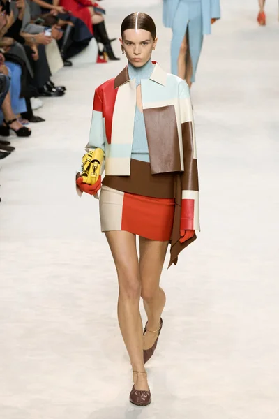 Look 12